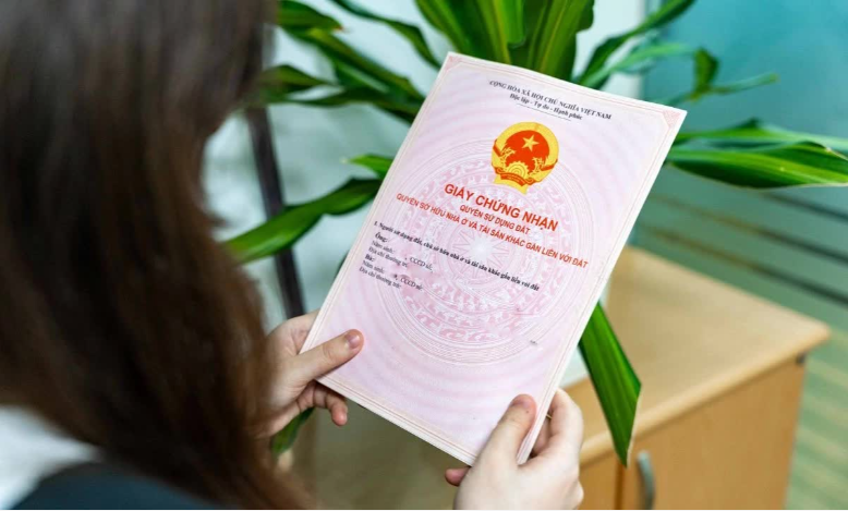 Hà Nội thí điểm ''Sổ đỏ trao tay'', giảm khâu trung gian cho người dân